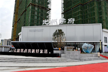 文华佳苑8楼151平三室毛坯房带储藏室车位160万可按揭